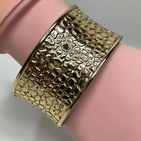 Gold Tone Wide Embossed Metal Clamper Hinged Bangle Bracelet Fashion Statement - Picture 2 of 6